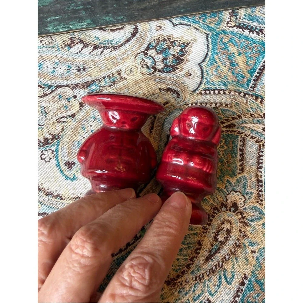Red Asian Figurine Salt Pepper Shakers Ceramic Glaze Pair Japan Vintage
